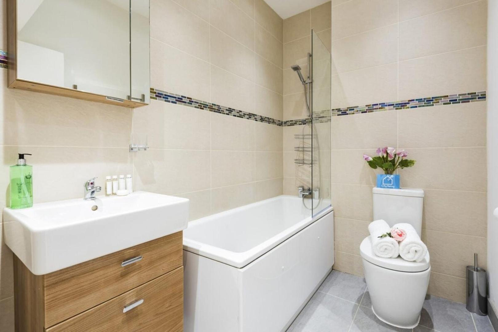 Апартаменты Bright And Modern Earls Court Gem Лондон Экстерьер фото